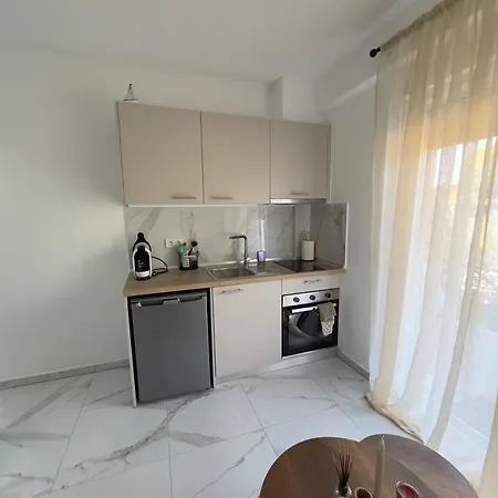 In Paralia Ofriniou *