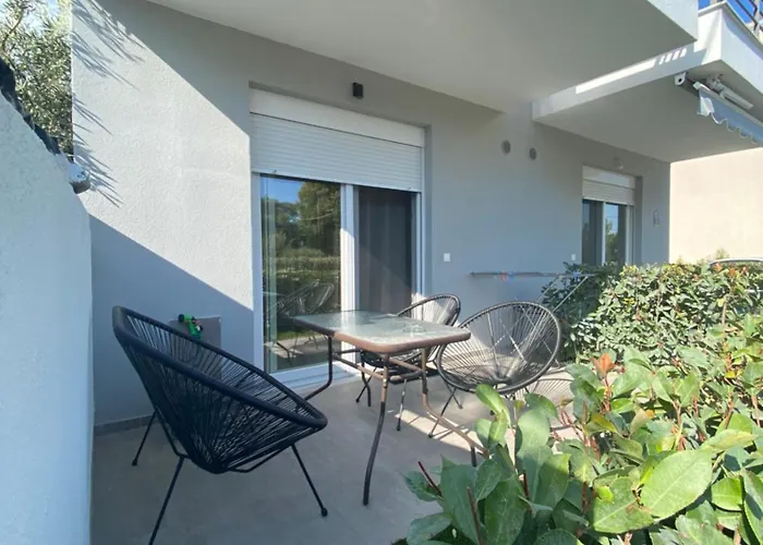 In Paralia Ofriniou Apartment