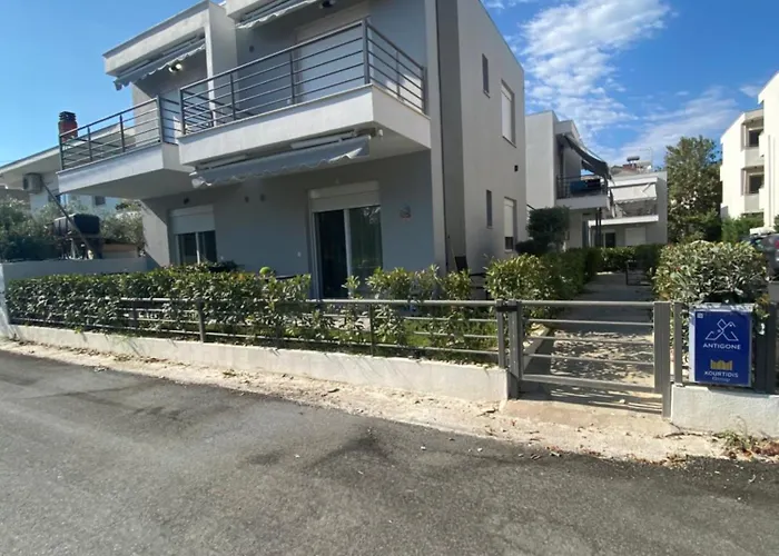 Apartment In Paralia Ofriniou